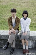 「モンタージュ 三億円事件奇譚」より、野村周平演じる川崎雄大と門脇麦演じる井上和子。