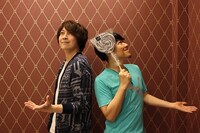 公式Webラジオ「レコメン＊アンビシャス」の第3回に出演している、（左から）小野大輔、岸尾だいすけ。