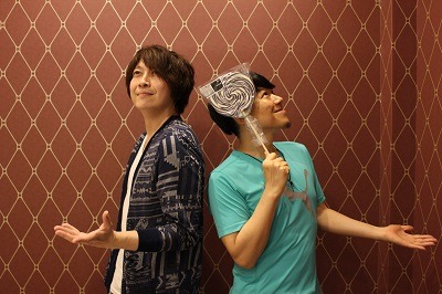 公式Webラジオ「レコメン＊アンビシャス」の第3回に出演している、（左から）小野大輔、岸尾だいすけ。