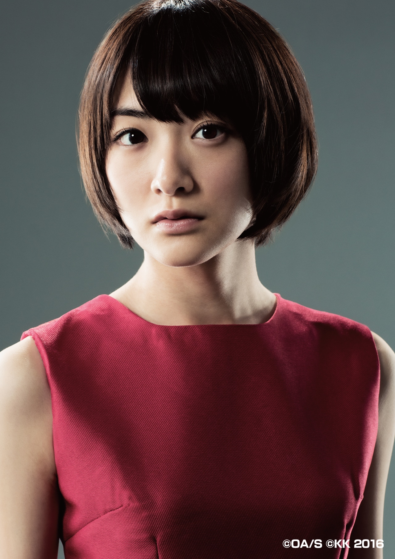生駒里奈演じるサキ。