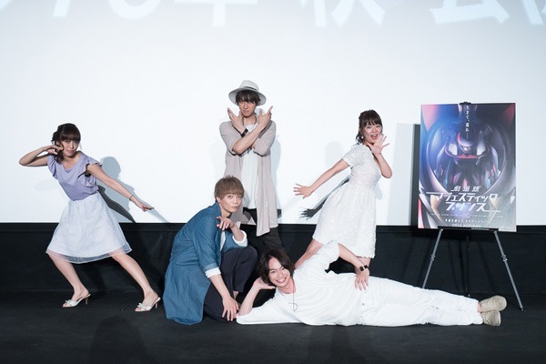 （後方左から）日笠陽子、相葉裕樹、井口裕香。（前方左から）浅沼晋太郎、池田純矢。