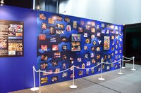 「聖闘士星矢30周年展 Complete Works of Saint Seiya」の展示の様子。