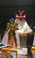 「聖闘士星矢30周年展 Complete Works of Saint Seiya」の展示の様子。