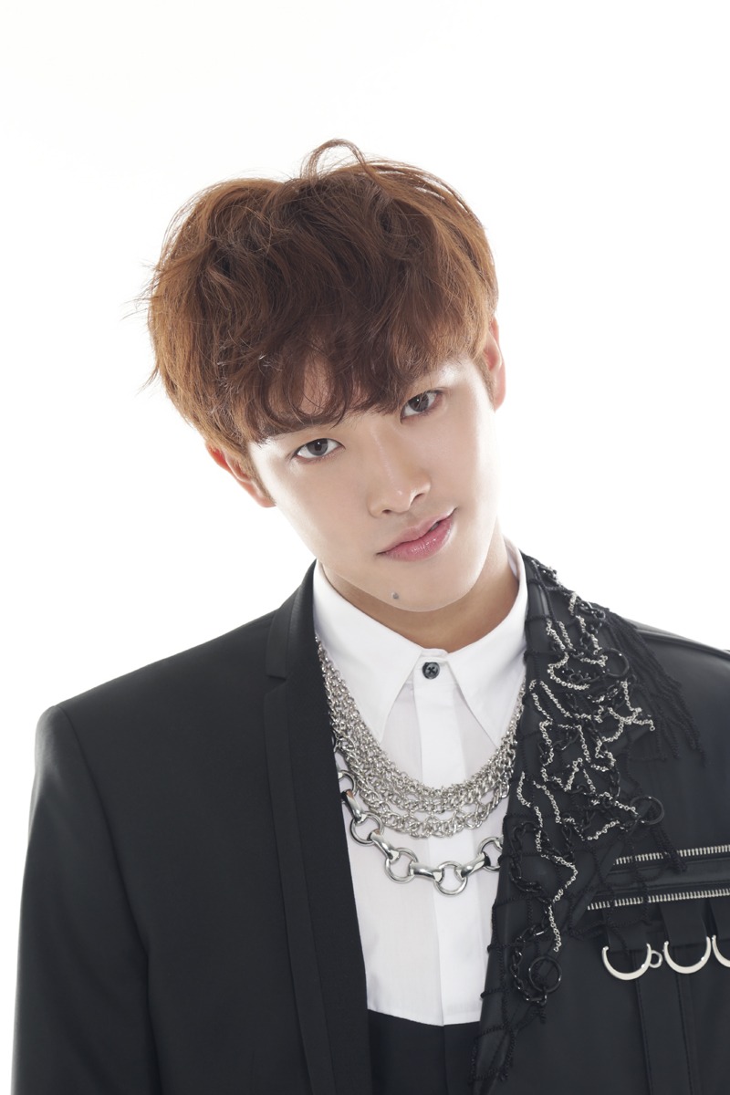 アグニ役のTAKUYA（CROSS GENE）。
