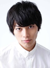 葦木場拓斗役を演じる東啓介。