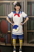 「目指せ 円！衣装デザインコンテスト」で「小宮千尋部門」の大賞を獲得した衣装を着た藤原夏海。