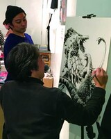 西川によるライブドローイングの様子。