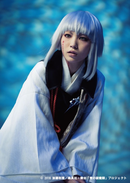 田野アサミ演じる宝生蝮。(c)2016 加藤和恵／集英社・舞台「青の祓魔師」プロジェクト