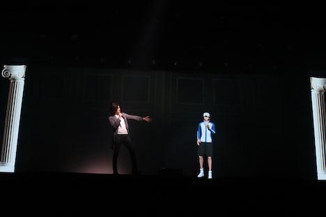 越前リョーマを紹介する許斐剛。