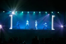 跡部景吾とデュエットする許斐剛。