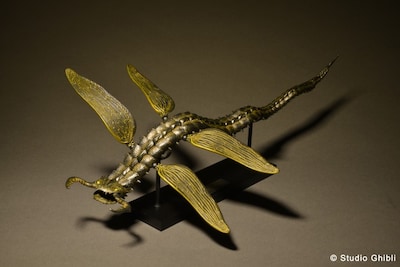 「タケヤ式自在置物『蛇螻蛄 鉄錆地調』」(c)Studio Ghibli