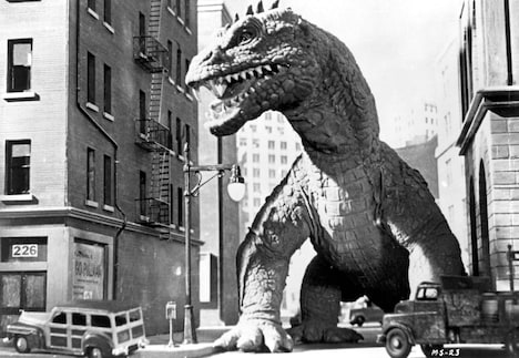 「原子怪獣現わる」(c)Warner Bros. Entertainment Inc.