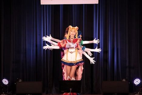 パフォーマンス中のセーラー戦士。