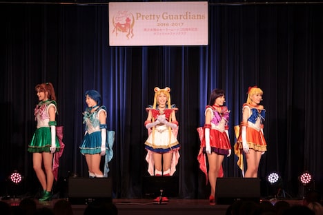 初パフォーマンスを披露したミュージカルキャスト新5戦士。