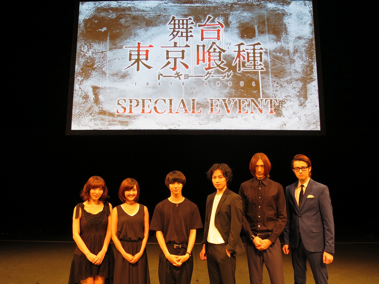 大阪メルパルクホールにて行われた舞台「東京喰種トーキョーグール」スペシャルイベントの様子。（左から）浜田由梨、田畑亜弥、小越勇輝、鈴木勝吾、村田充、吉田友一。