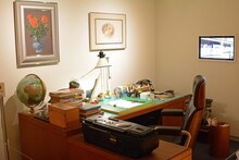 藤子・F・不二雄愛用の仕事机。 (c)Fujiko-Pro