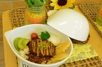 「畑のレストラン ロコモコ丼」 (c)Fujiko-Pro