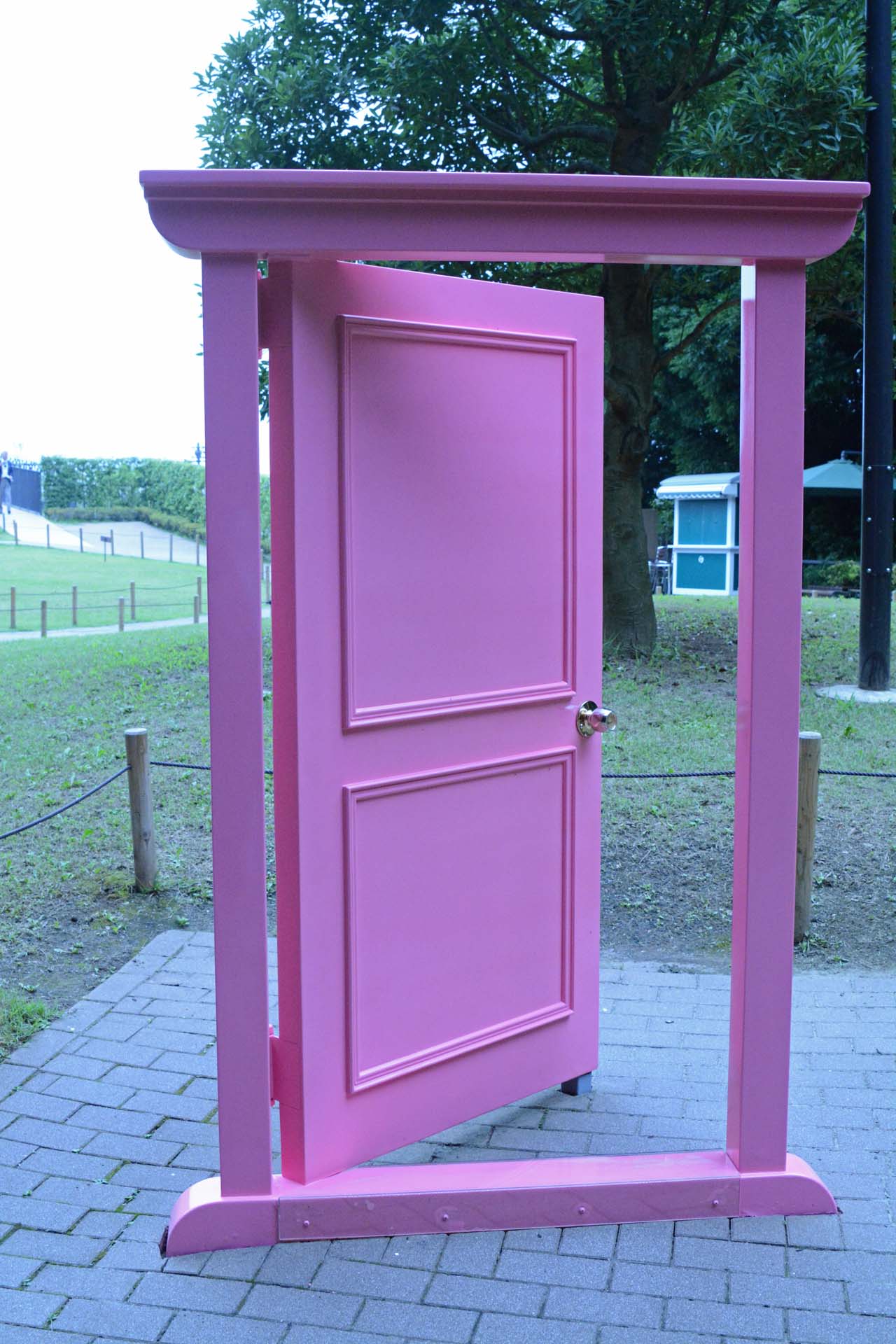 どこでもドア (c)Fujiko-Pro