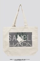 ヨシノサツキ描き下ろしイラストによる「はんだくん」のトートバッグ。応募者全員サービスにてゲットできる。(c)Satsuki Yoshino/SQUARE ENIX