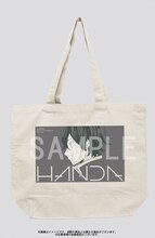 ヨシノサツキ描き下ろしイラストによる「はんだくん」のトートバッグ。応募者全員サービスにてゲットできる。(c)Satsuki Yoshino/SQUARE ENIX