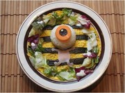 「ゲゲゲのハンズカフェ」限定メニューの「『目玉おやじ』のオムカレー」。 ※渋谷店のみで販売