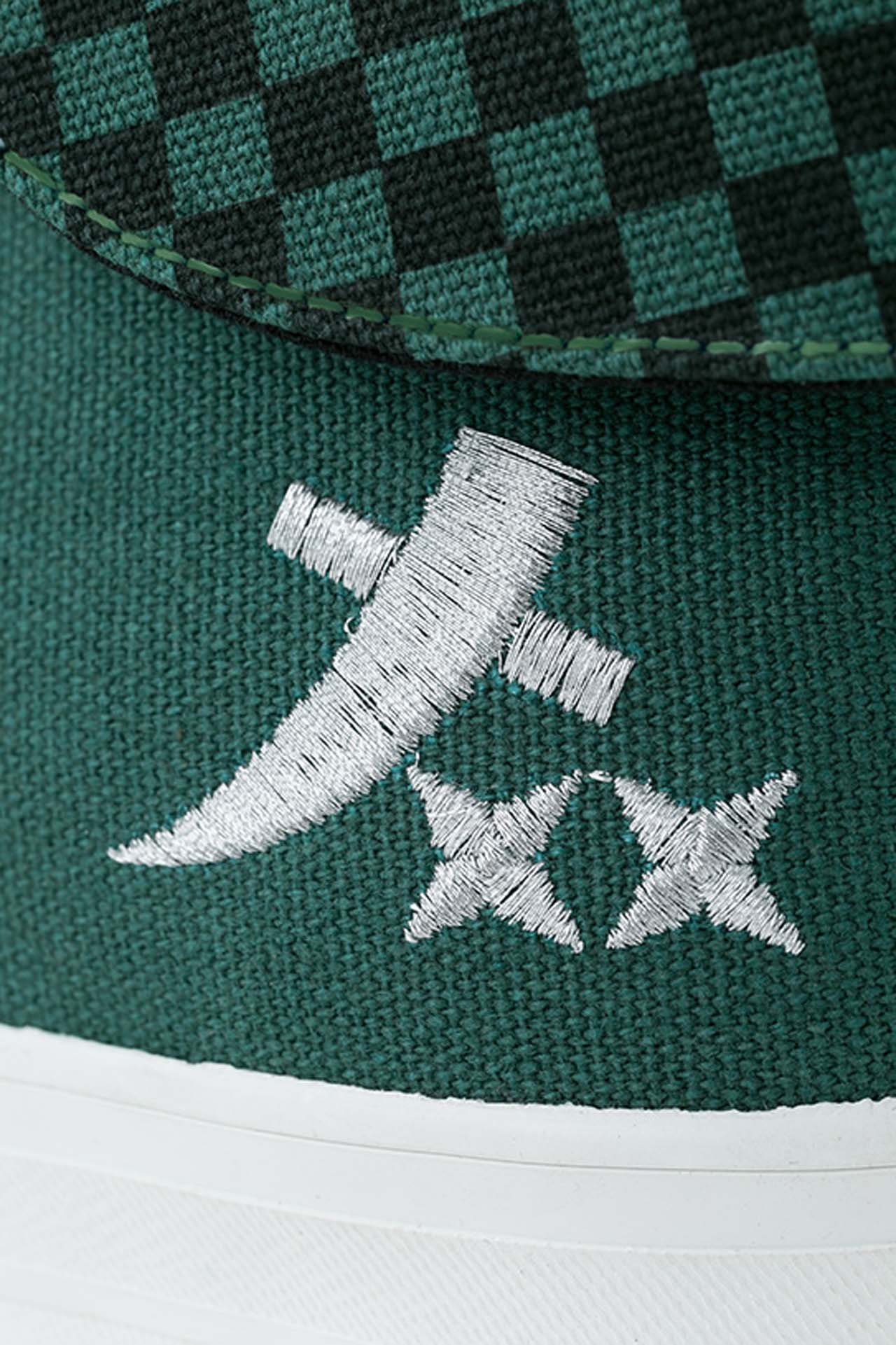 スニーカー（6年生モデル）