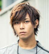 スペイン役を演じる山田ジェームス武。