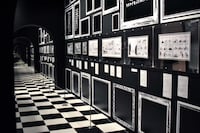 第2章の展示「ようこそ、異次元の世界へ」の様子。