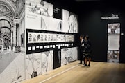 松本大洋「ルーヴルの猫」の展示。