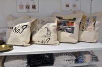 展覧会のオリジナルグッズ。