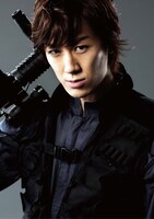 青柳塁斗演じるRYO。