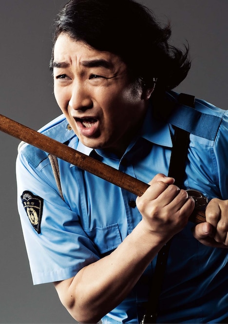 池田鉄洋扮する向島三四郎。