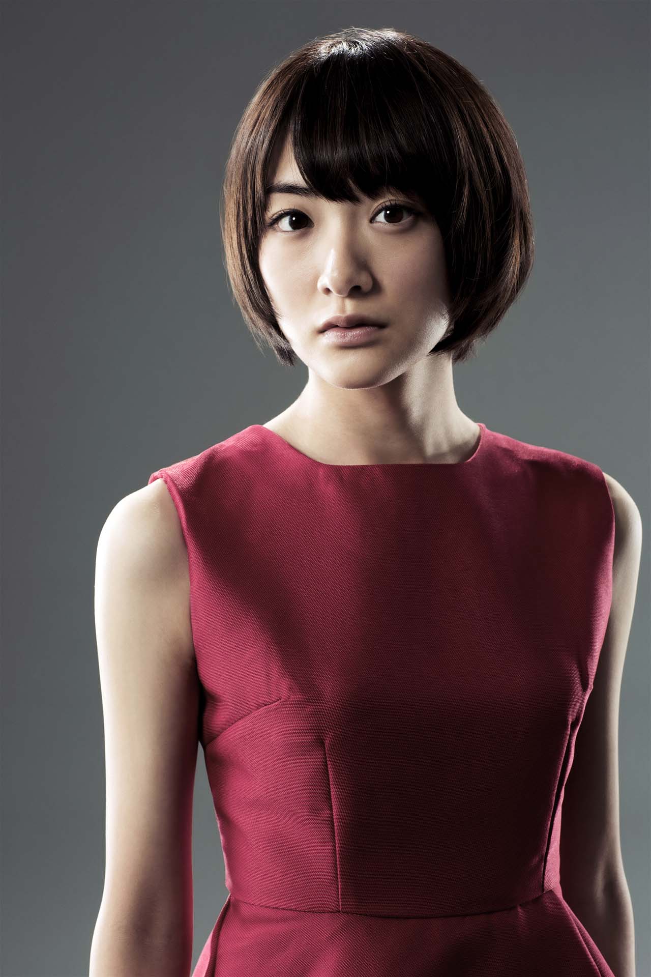 生駒里奈扮するサキ。