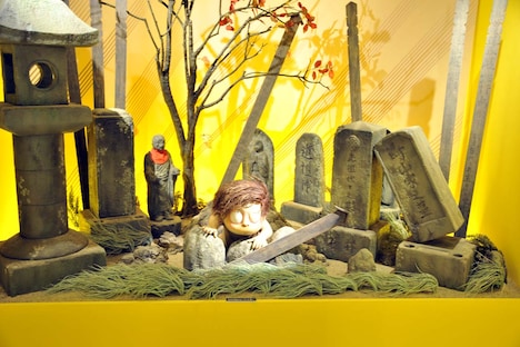 「鬼太郎大百科」に展示された、鬼太郎誕生のジオラマ。