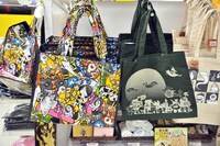 「妖怪百貨店」で販売されるグッズの一部。