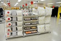 「妖怪百貨店」で販売されるグッズの一部。