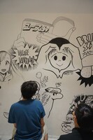 ユースカ作家たちがウォールペイントをする様子。（写真提供：森敬太・西尾雄太）