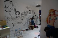 ユースカ作家たちがウォールペイントをする様子。（写真提供：森敬太・西尾雄太）