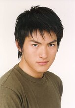 芳野葛利劔役の脇崎智史。