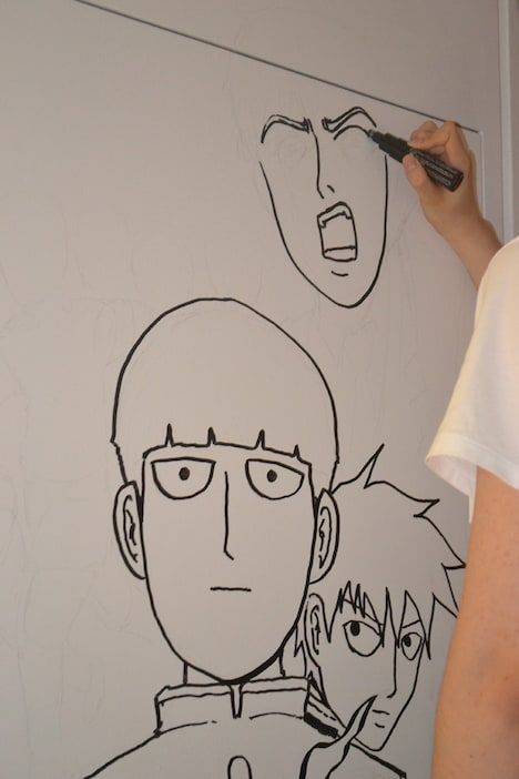 壁面にはONE直筆によるイラストやサインが執筆された。