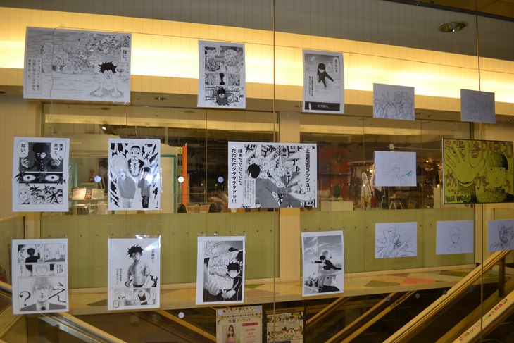 「モブサイコ100展」の様子。