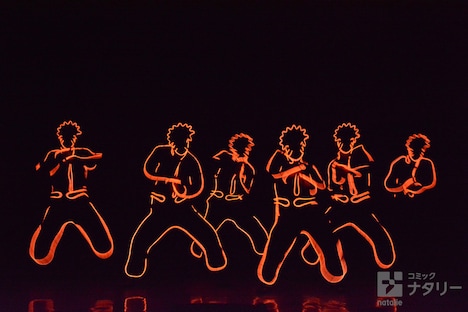 「ライブ・スペクタクル『NARUTO-ナルト-』」ゲネプロの様子。ナルトが影分身の術を使うシーン。