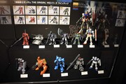 「GUNDAM PRODUCT ART 機動戦士ガンダム THE ORIGIN展」の様子。