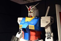 「GUNDAM PRODUCT ART 機動戦士ガンダム THE ORIGIN展」の様子。
