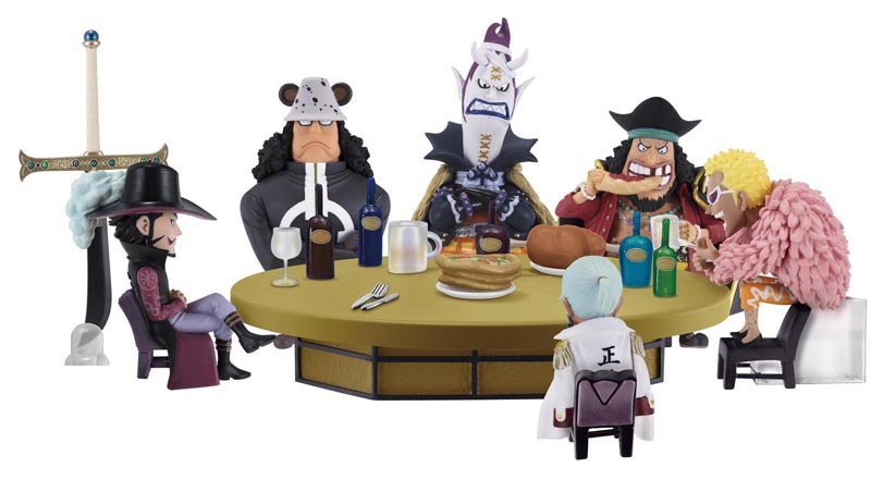 ラストワン賞「聖地マリージョア～七武海会議テーブルセット～」とD賞のワールドコレクタブルフィギュアを並べた様子。