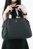 「ライチ☆光クラブ」ハンドバッグ着用画像