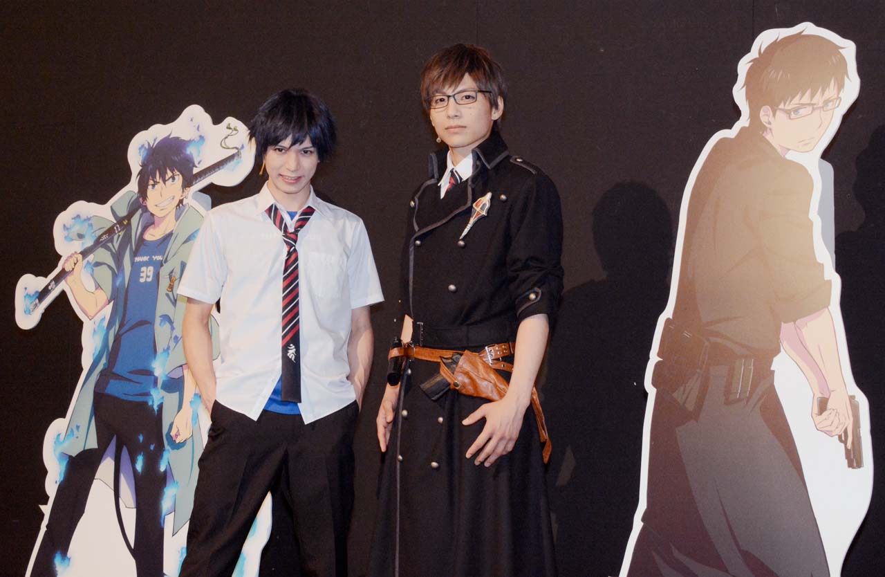 囲み取材の様子。（左から）北村諒、宮崎秋人。