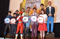 「劇場版 仮面ライダーゴースト 100の眼魂とゴースト運命の瞬間」初日舞台挨拶の様子。