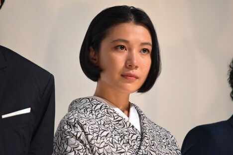 目に涙を浮かべる村川絵梨。