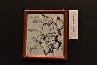 「BUSTER DRESS」の色紙。